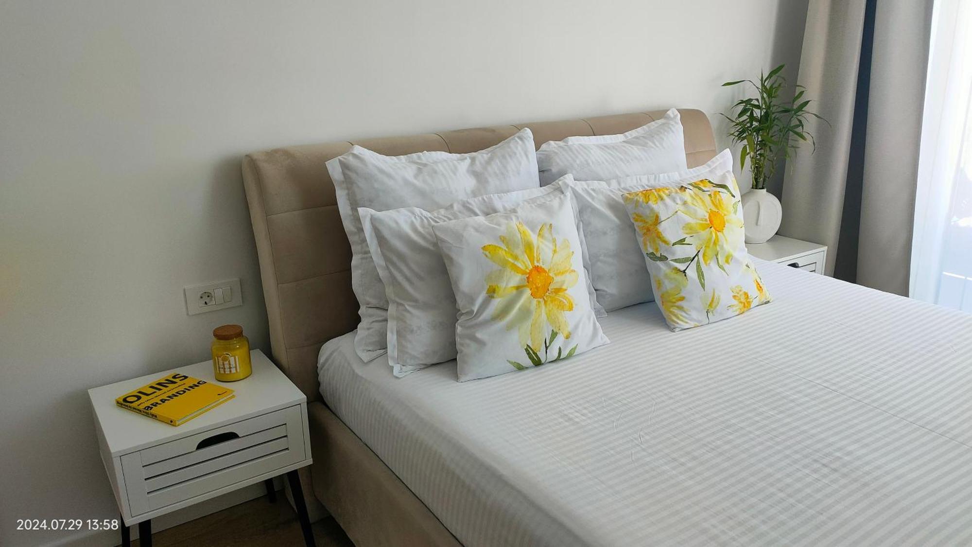 Oak Lovely One Bedroom At Columna Near Vivo Mall